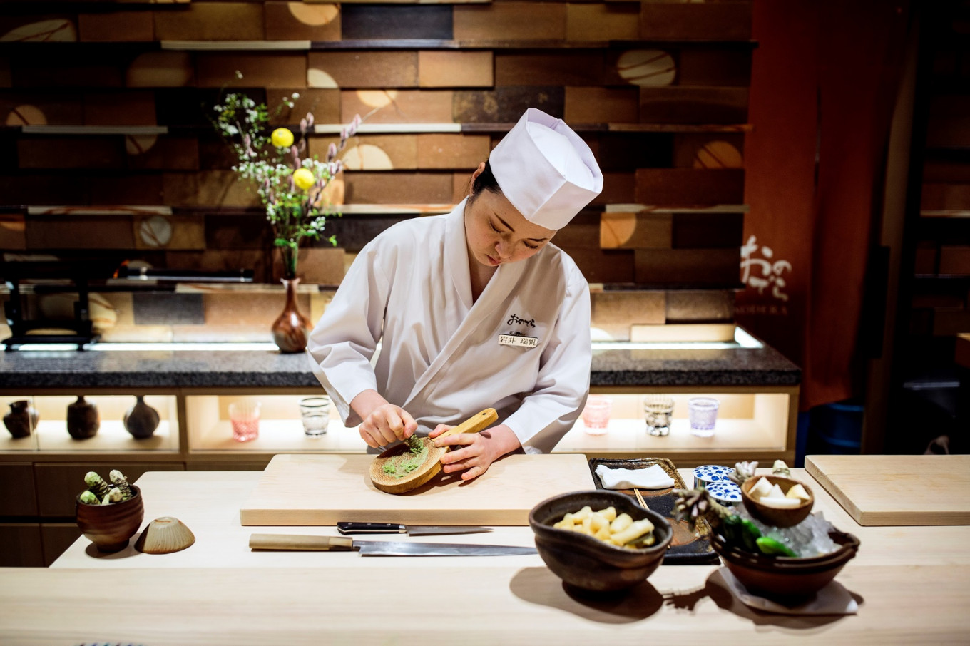 Sushi chef preparing food